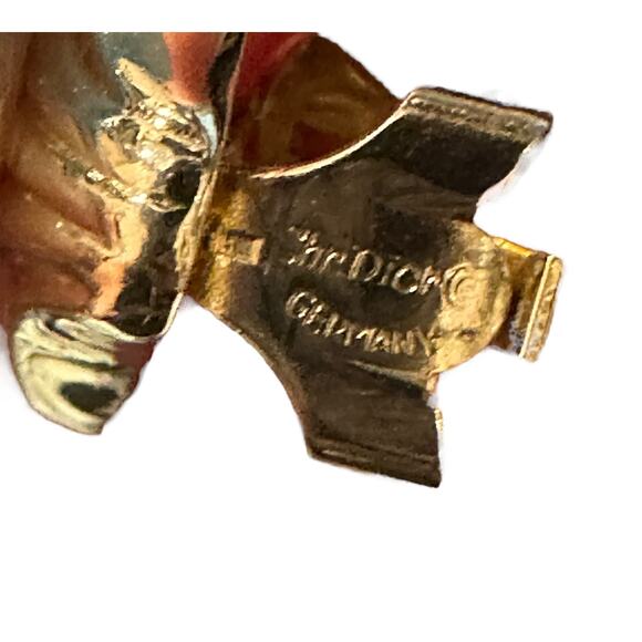 Christian Dior Vintage Enamel Goldtone Palm Shell Clip on Earrings - Picture 9 of 11